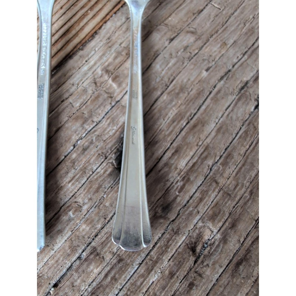 Rogers International Deluxe Silverplate Gracious 1 Butter Knife 1 Soup Spoon - Picture 10 of 13